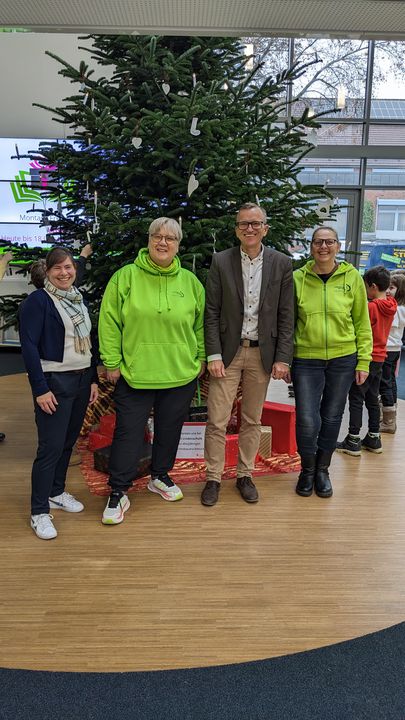 Das BeratungsCenter Halle dankt den kleinen Bastlerinnen und Bastlern der OGS der Lindenschule für den tollen Baumschmuck.